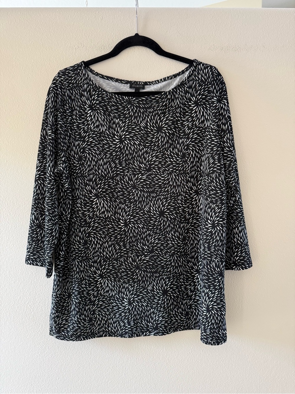 Talbots Women’s Slinky Knit Black and White Swirl Print Blouse 3/4 Sleeve